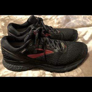 Women’s Brooks Size 10